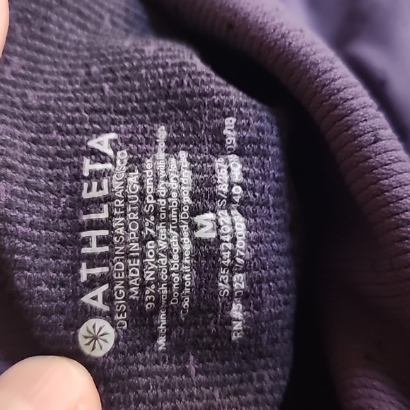Athleta Flurry Base Layer Turtleneck in ombre purple and black Size Medium - Picture 9 of 9